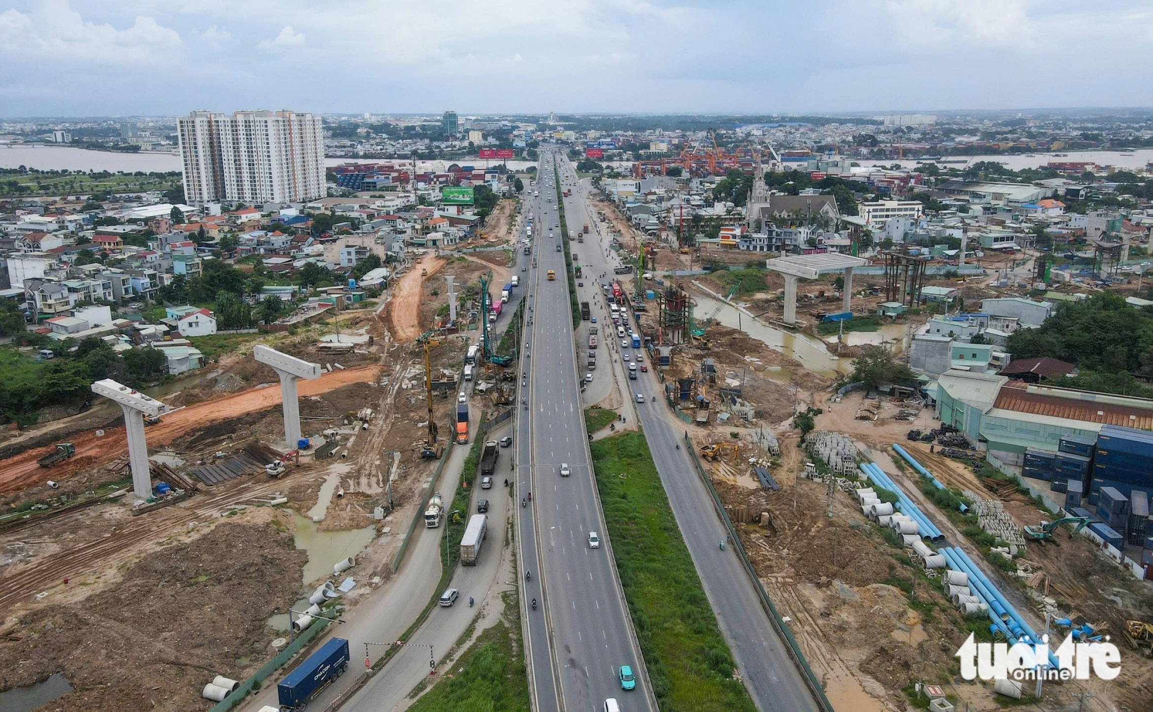 连接胡志明市与同奈省的关键基础设施全景,等待更多桥梁、高速公路和战略地铁